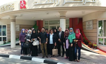 طلبة جامعة العين يزورن مركز راشد ومركز دبي لتطوير الطفل