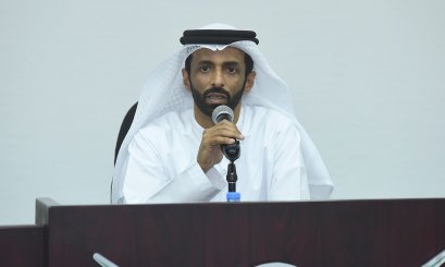 محمد بن حم يناقش في جامعة العين مراحل التغير الاجتماعي لدولة الإمارات 